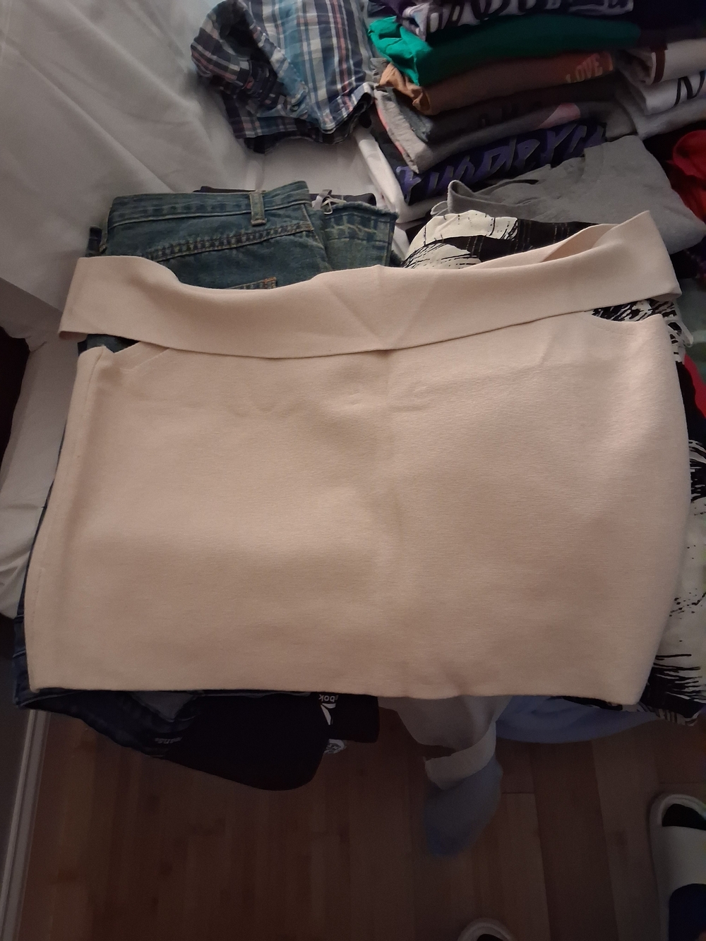Express Cream Off-Shoulder Crop Top